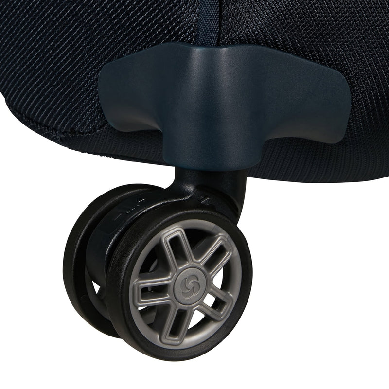 wheels of midnight blue Samsonite Re-Lite Spinner Medium Expandable