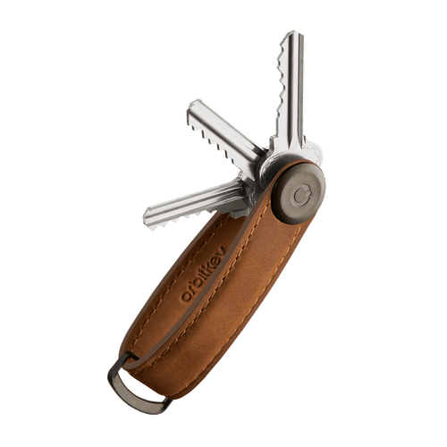 keys in chestnut brown Orbitkey Crazy Horse Key Organizer