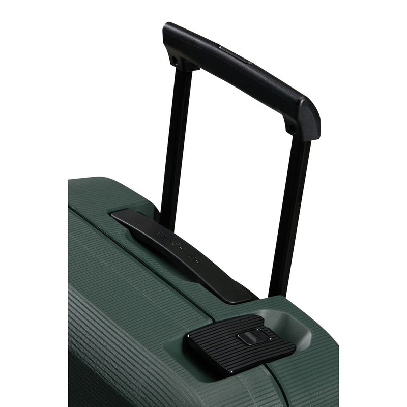 Pull handle of forest green Samsonite Magnum Eco Spinner Large